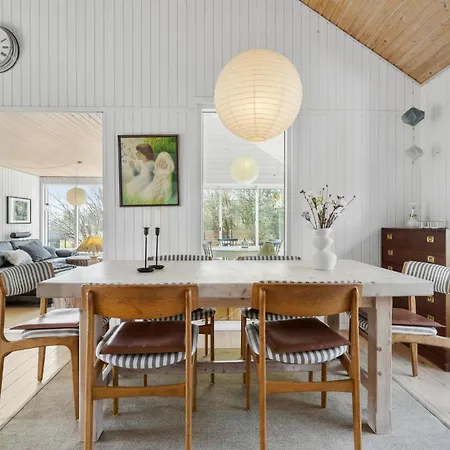 3 Bedroom Awesome Home In Ebeltoft Holiday home